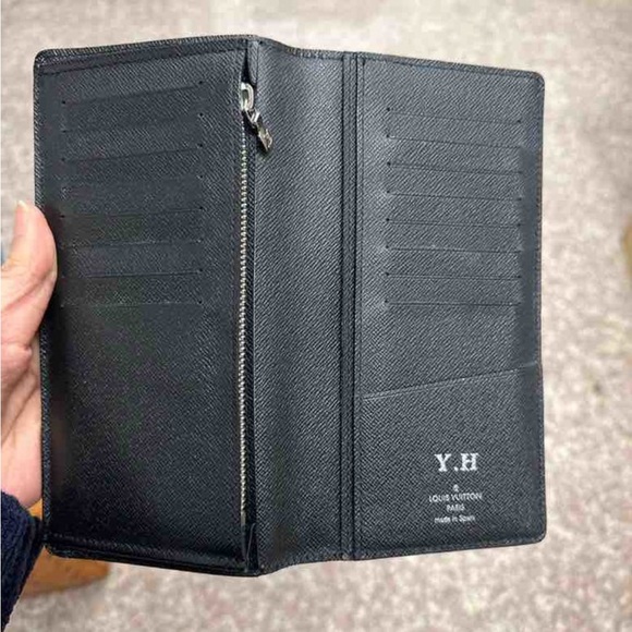 LV Preloved Black EPI Wallet 53775 - Picture 2 of 9